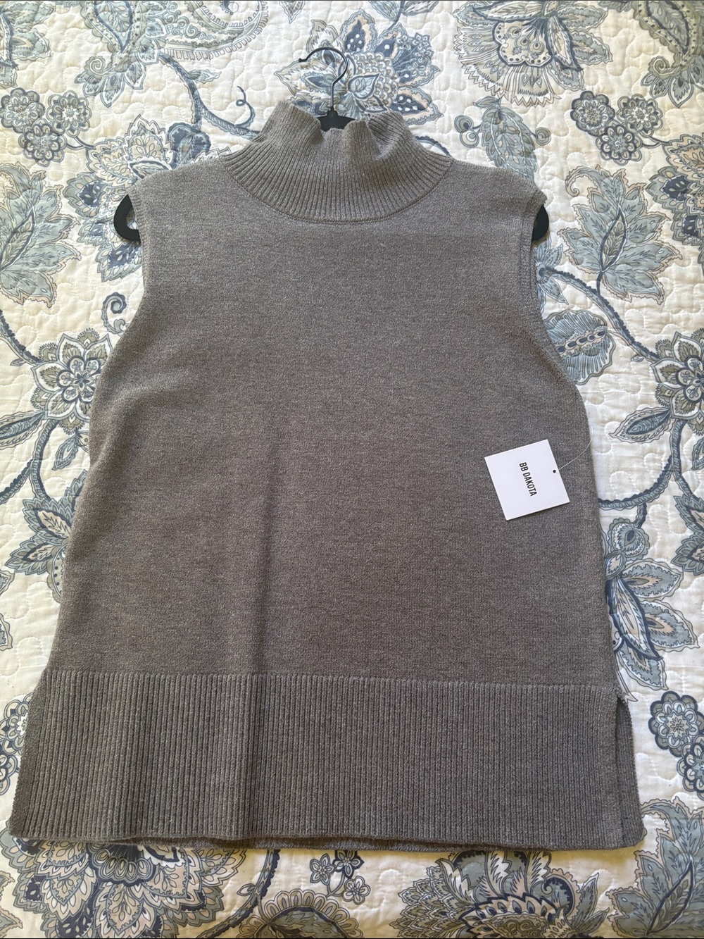 BB Dakota Sleeveless Turtleneck Sweater Vest - Gray